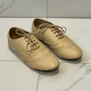Ollio Women's Cream Oxford Flats Size 7.5